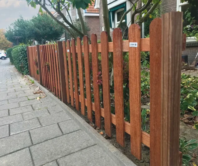 Bangkirai tuinhek recht 10L 16mm 35x1800x800mm ribbel / RVS bc