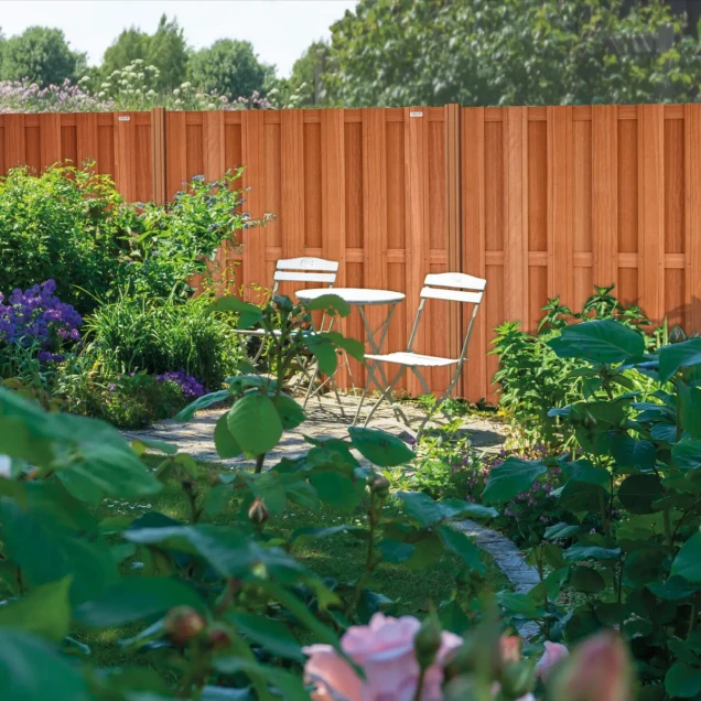 Kempas FSC tuinscherm recht 14L 13mm 39x1800x1800mm V-groef / RVS bc